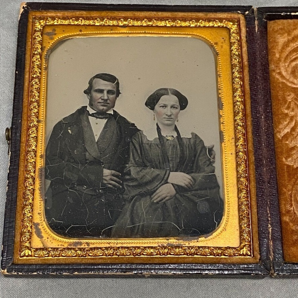 1/6 Plate Ambrotype Photo Early 1850 Young Couple in Case Excellent Condition - Picture 2 of 10